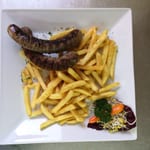 Wildbratwurst mit Pommes